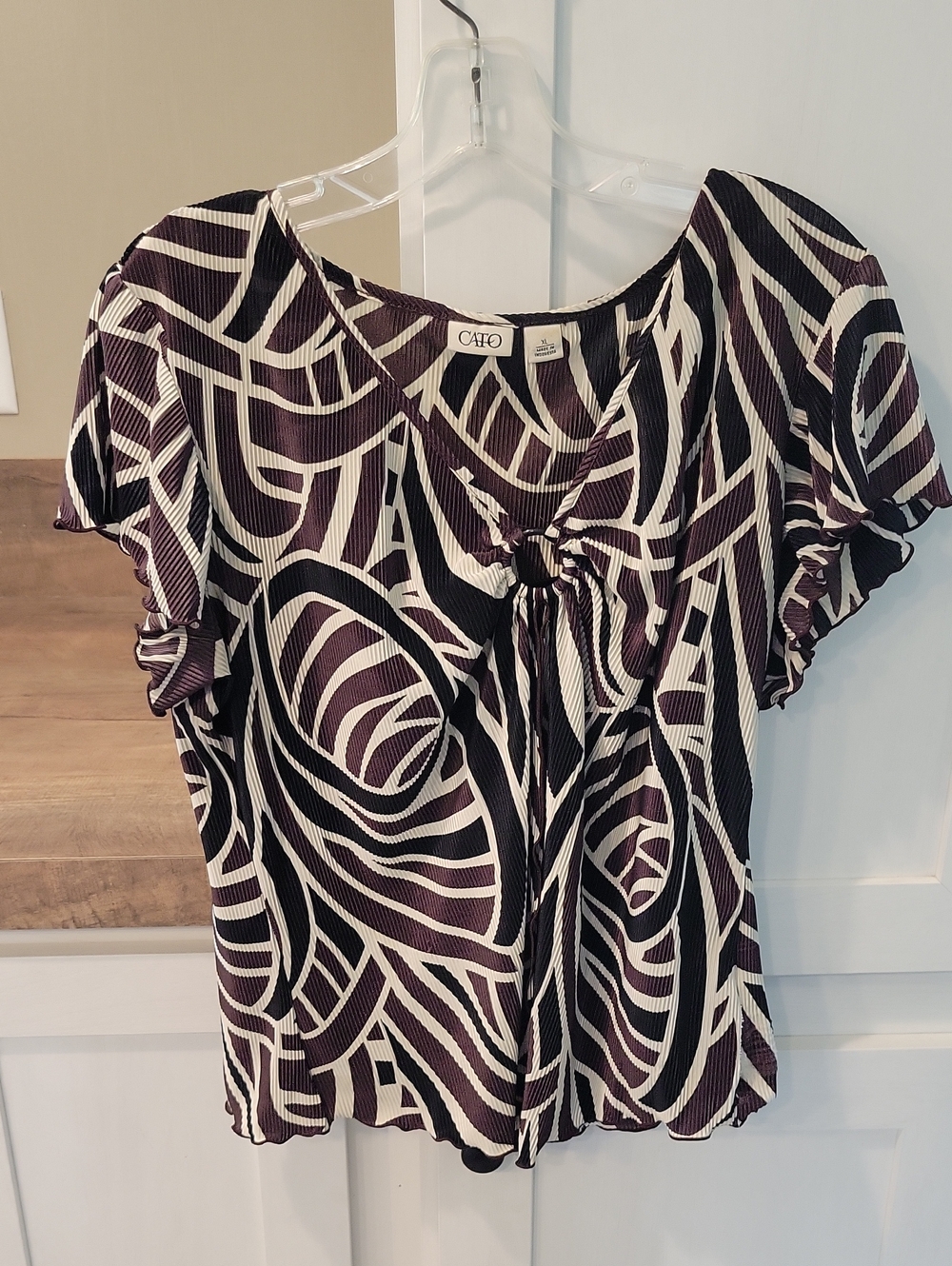 Cato Black and Cream Abstract Keyhole Sleeve Blouse